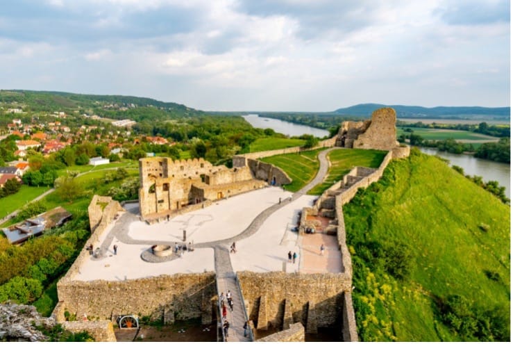 pohlad na hrad devin